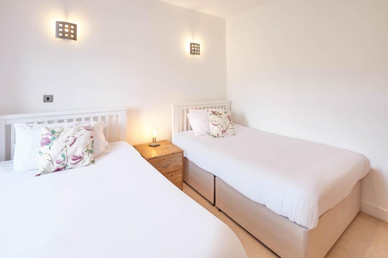 Host & Stay - Penthouse Pad สการ์โบโรห์ ภายนอก รูปภาพ