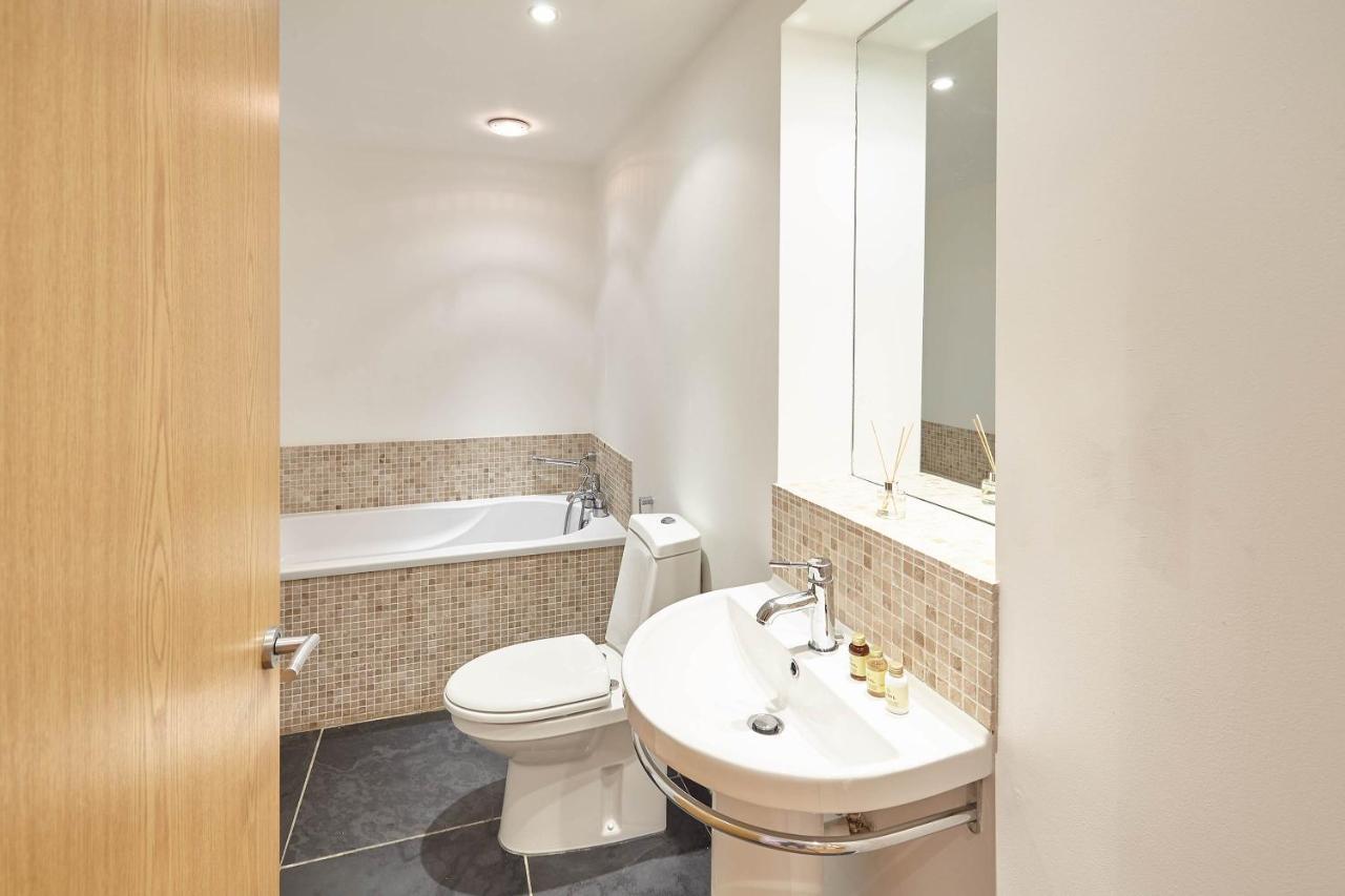 Host & Stay - Penthouse Pad สการ์โบโรห์ ภายนอก รูปภาพ